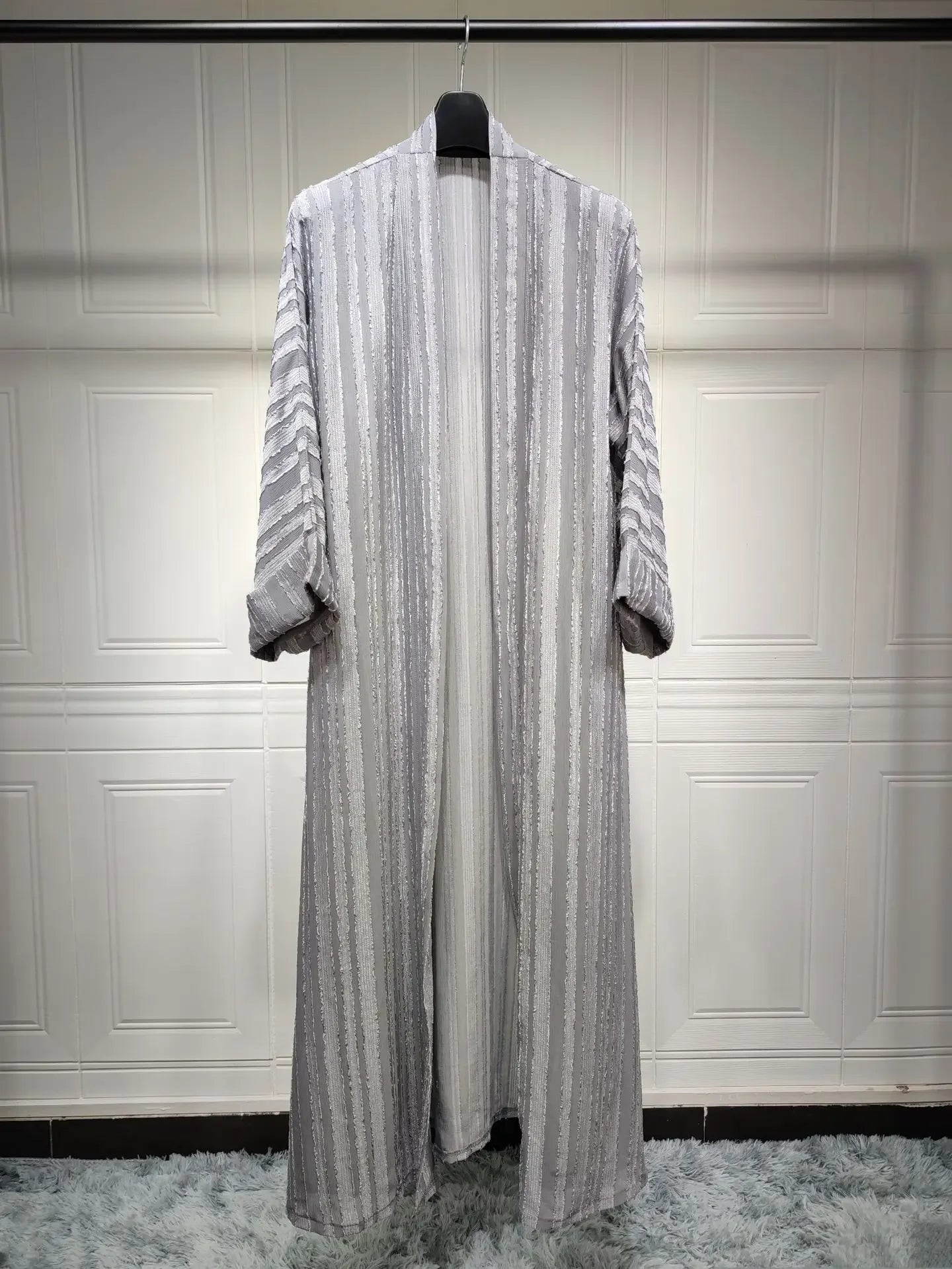 Die "Flora" Frühlingsabaya: Atemberaubender Kaftan im marokkanischen Stil und Dubai Robe mit Aufdruck