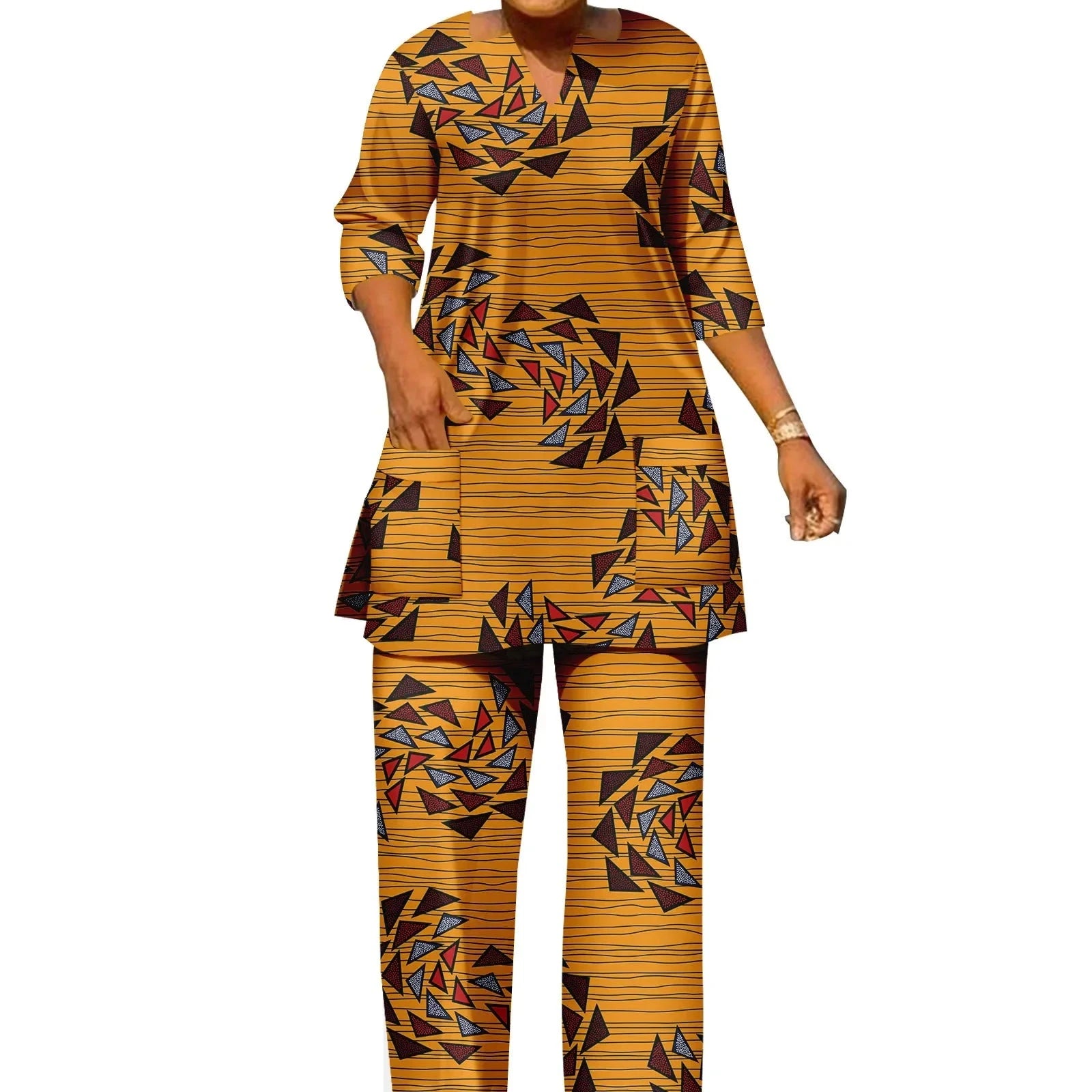 Das "Kente Luxe" Co-ord: Afrikanisch bedrucktes, lebhaftes V-Neck-Hemd & maßgeschneiderte Hose im Set