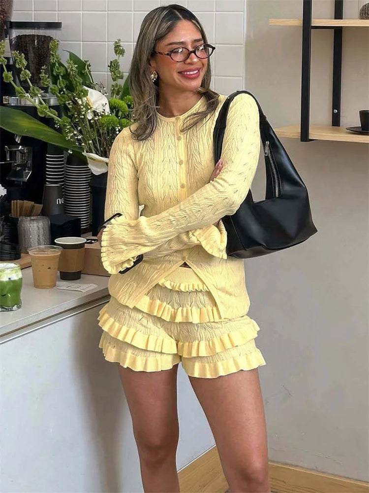 Rüschen-Patchwork-Strickset – Damen Cardigan mit langen Ärmeln und schmale Shorts