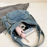 Die trendige Indigo-Edge Denim-Umhängetasche