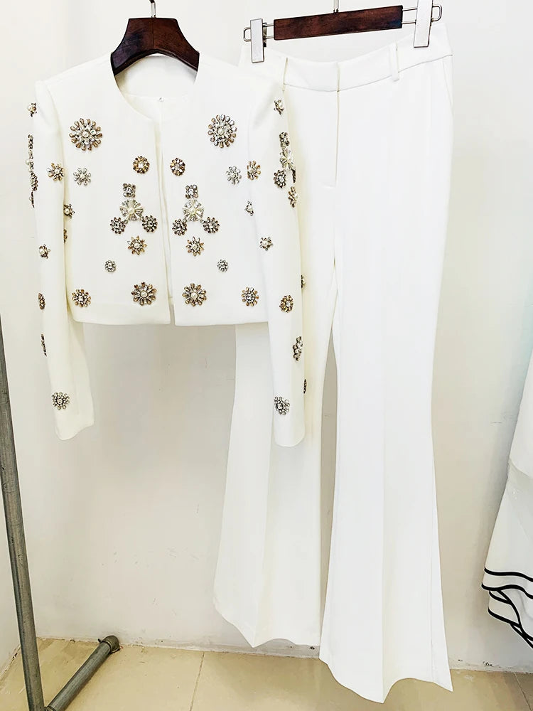 Damenjacke mit Perlenbesatz & ausgestellte Hose mit Schlitz | Designer-Kostümset mit Perlen & Strass