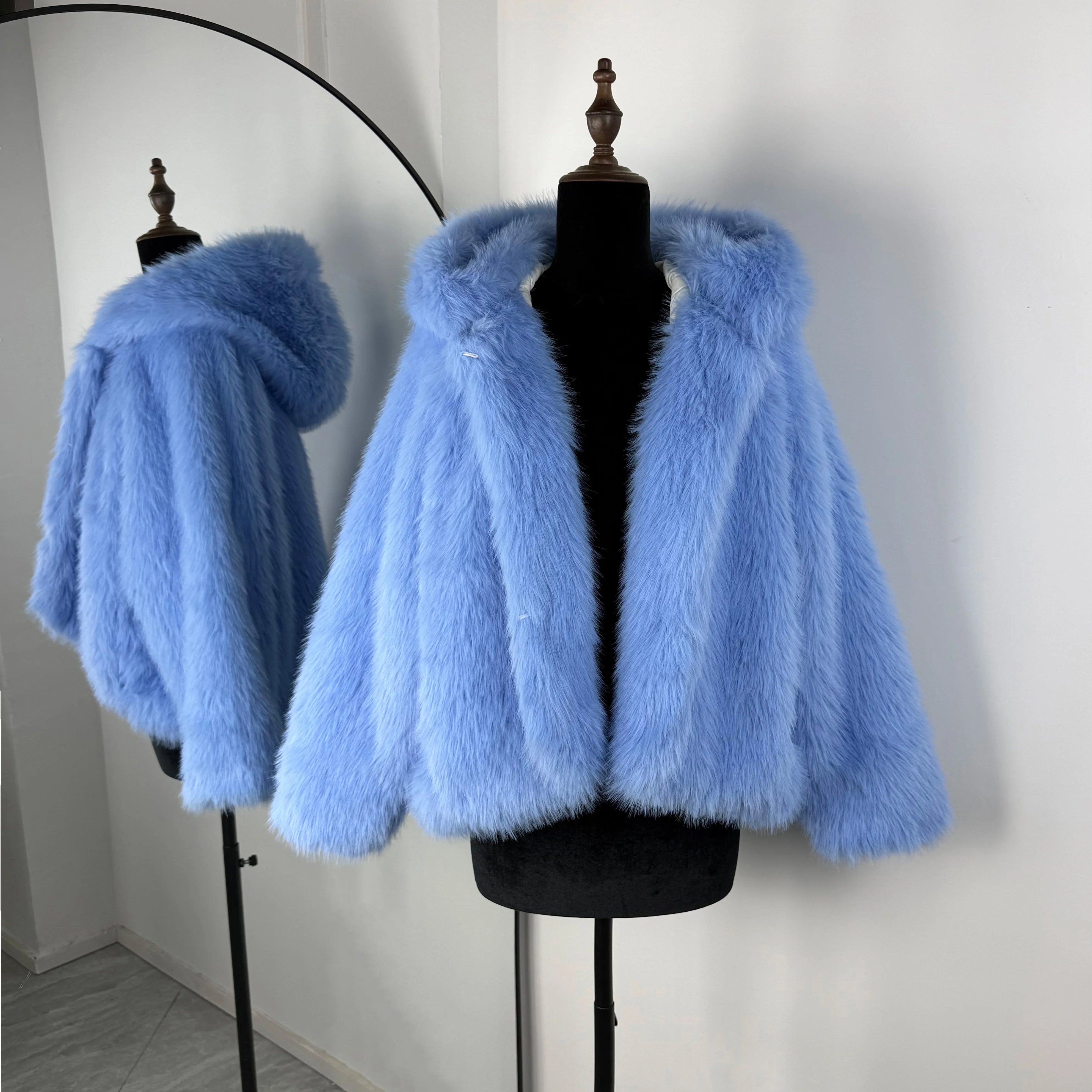 Damen-Bomberjacke aus rotem Kunstpelz – Plüschige, einfarbige kurze Winterjacke