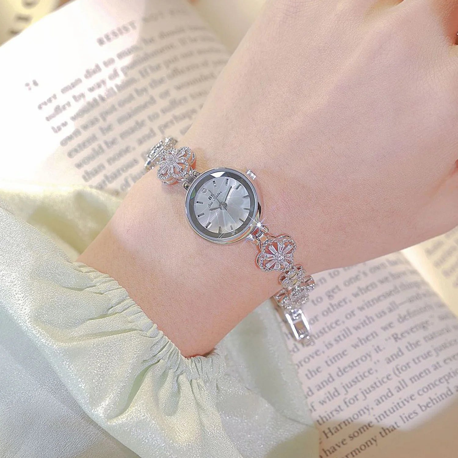 Women’s Elegant Gold Silver Bracelet Watch – Small Quartz Wristwatch for Ladies