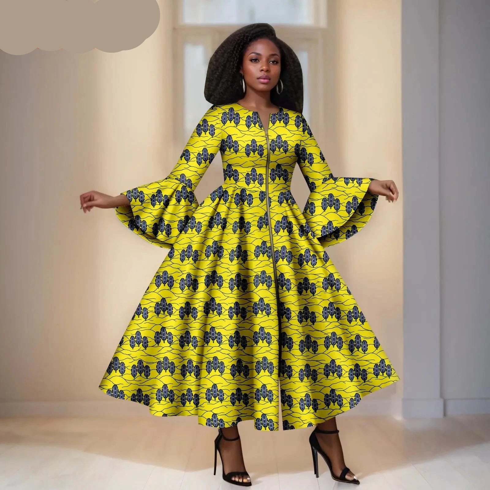 Das Maxi-Kleid "Aura": Kühnes afrikanisches Print-Kleid mit dramatischen ausgestellten Ärmeln