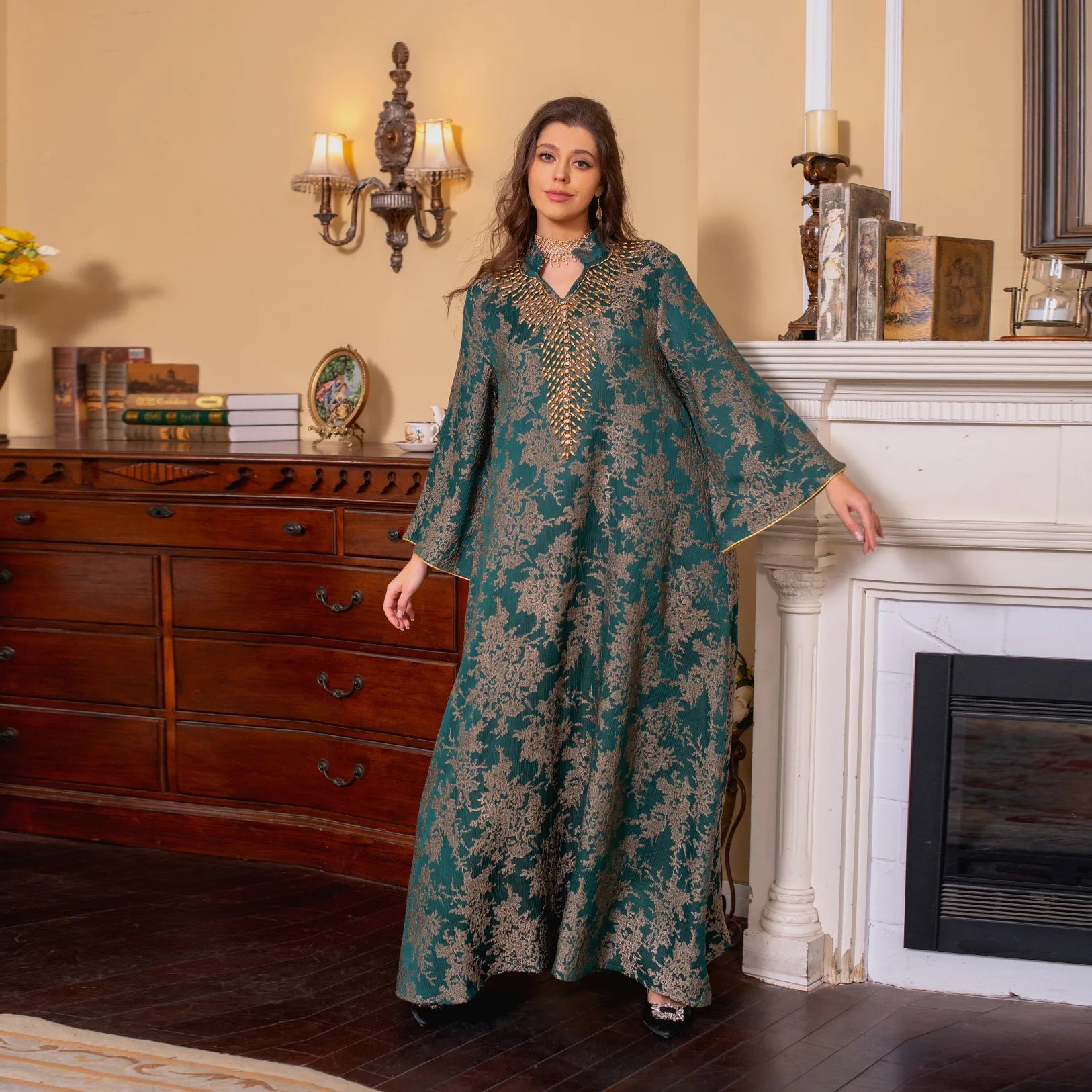 Perlenbesetzter muslimischer Abaya für Damen | Elegante Jalabiya mit Stehkragen und marokkanisches Partykleid