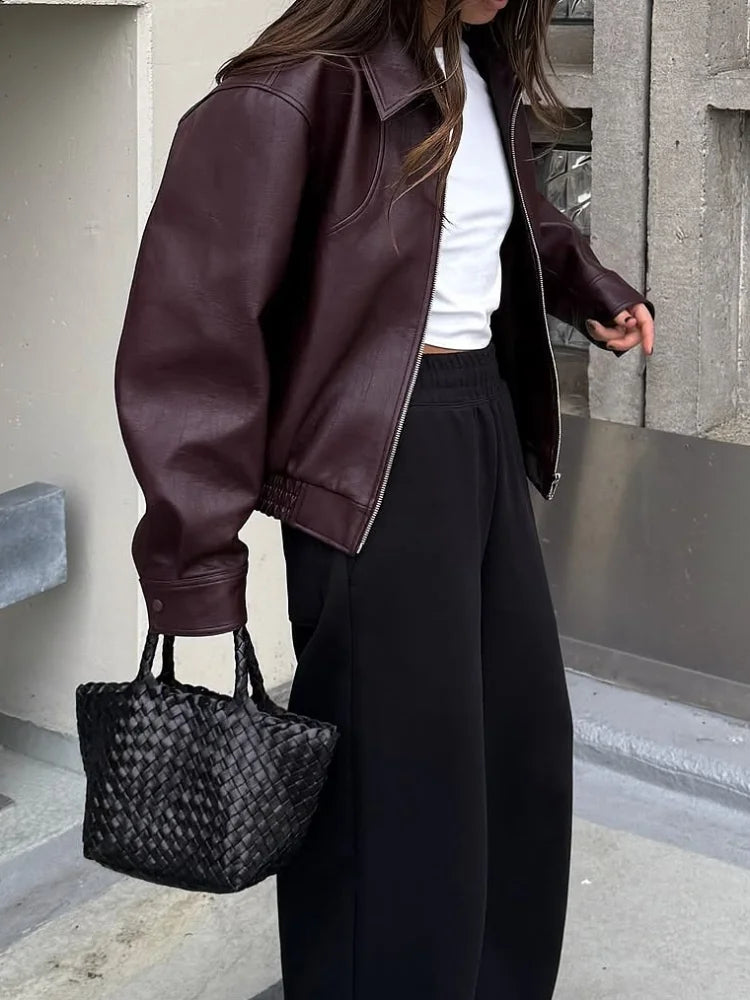Damen High Street Fashion: Retro weinrote Kunstlederjacke mit Revers (2025)