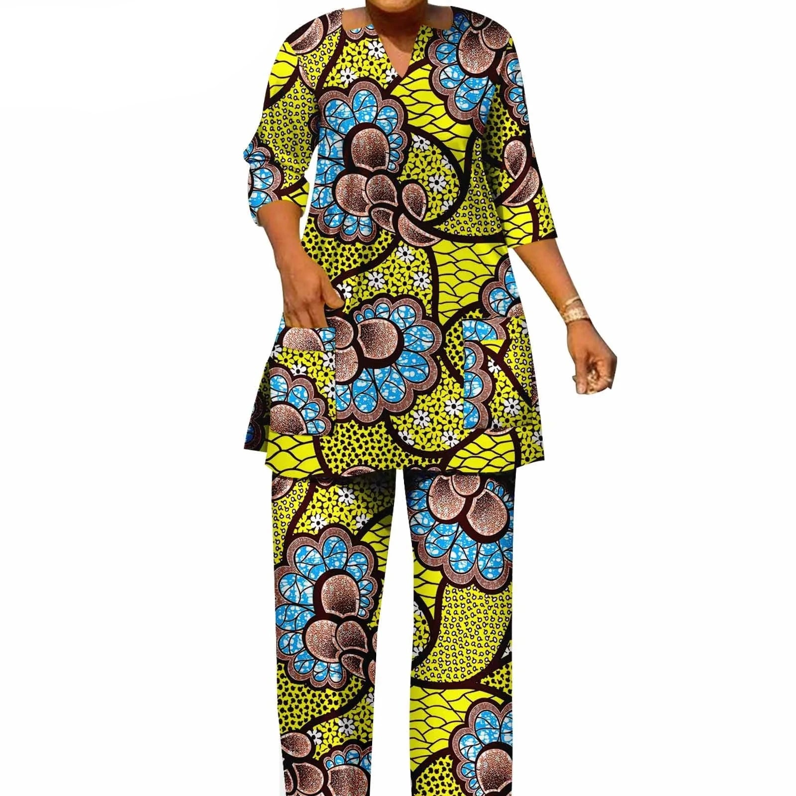 Das "Kente Luxe" Co-ord: Afrikanisch bedrucktes, lebhaftes V-Neck-Hemd & maßgeschneiderte Hose im Set