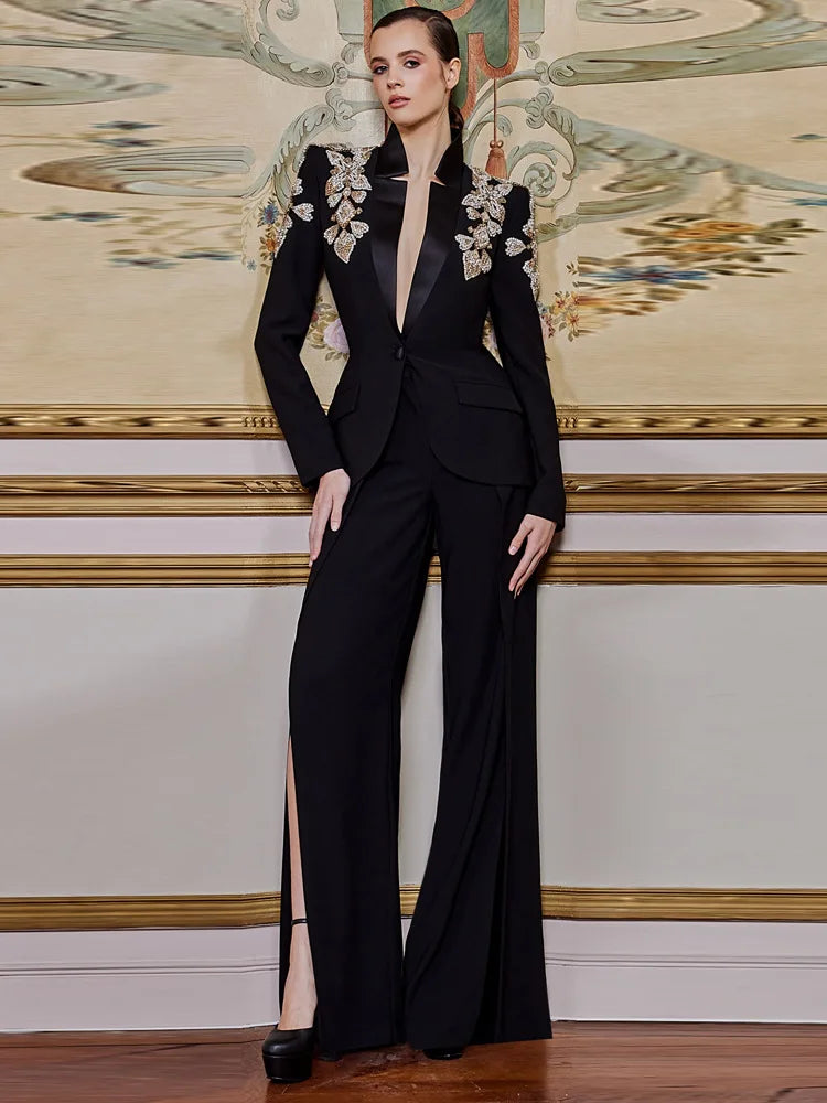 Schwarzer Designer-Anzug für Damen – Blazer mit Perlen- und Diamantbesatz am Stehkragen und weite Hose