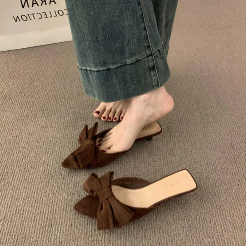 Elegante Damen Pantoletten mit Schmetterlingsknoten und niedrigem Absatz – Modische offene Party-Pumps