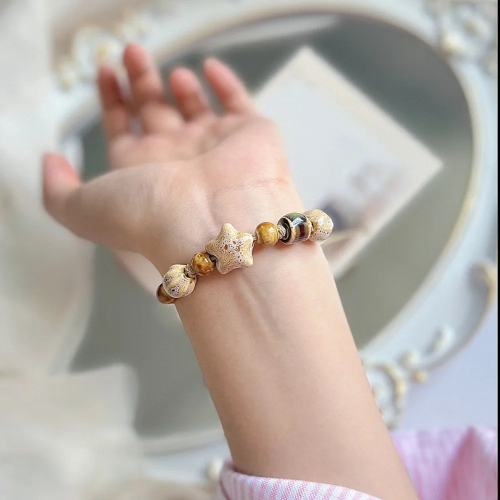 Ethnisches Retro Keramikperlenarmband für Frauen – Handgemachtes Stern- & Rundes Keramik-Charm-Armband