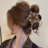Die Haarspange „Glimmer Bloom“ – Atemberaubende florale Strass-Klammer