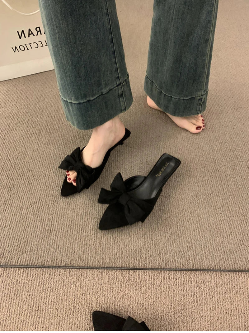 Elegante Damen Pantoletten mit Schmetterlingsknoten und niedrigem Absatz – Modische offene Party-Pumps