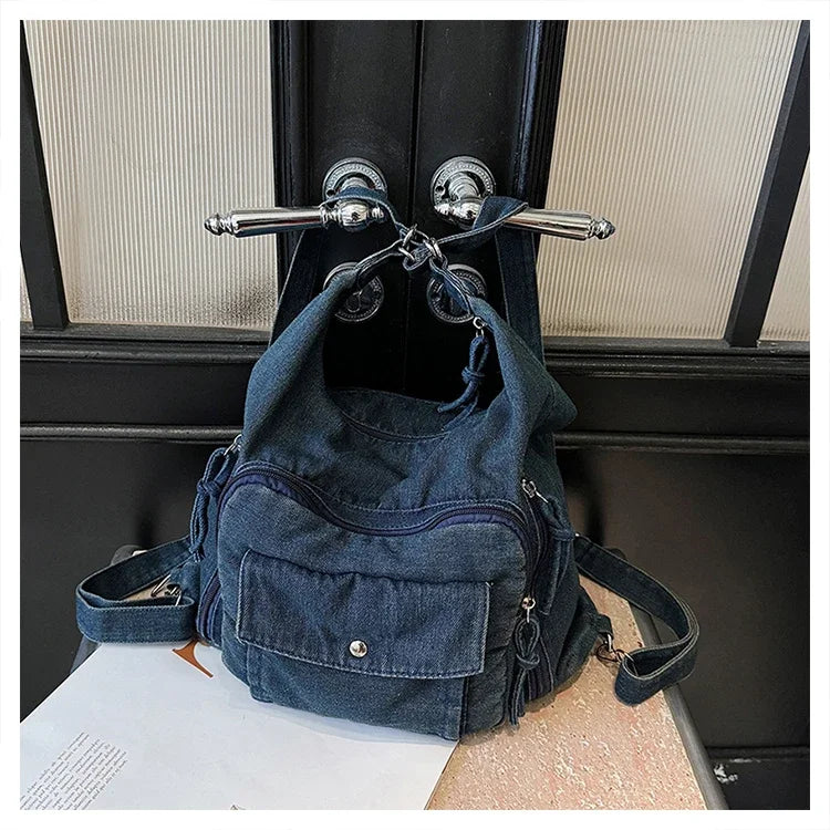 Die trendige Indigo-Edge Denim-Umhängetasche