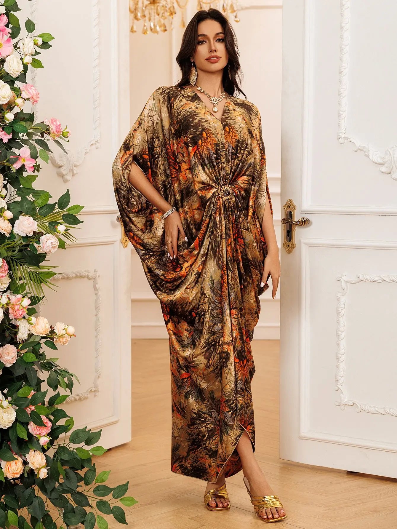 Die „Mosaic“ Gala Abaya – Bedruckte V-Ausschnitt Party Jalabiya – Boutique Ramadan Print Kaftan