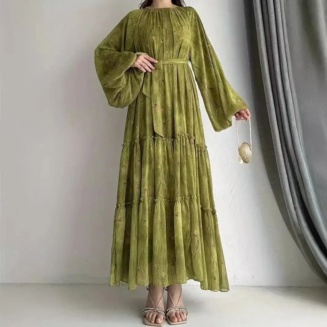 Das Chiffonkleid „Oasis“ – Kaftan im Signature-Druck Marokko-Stil – Fließende Jalabiya für Ramadan aus der Boutique