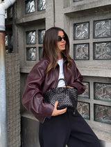 Damen High Street Fashion: Retro weinrote Kunstlederjacke mit Revers (2025)