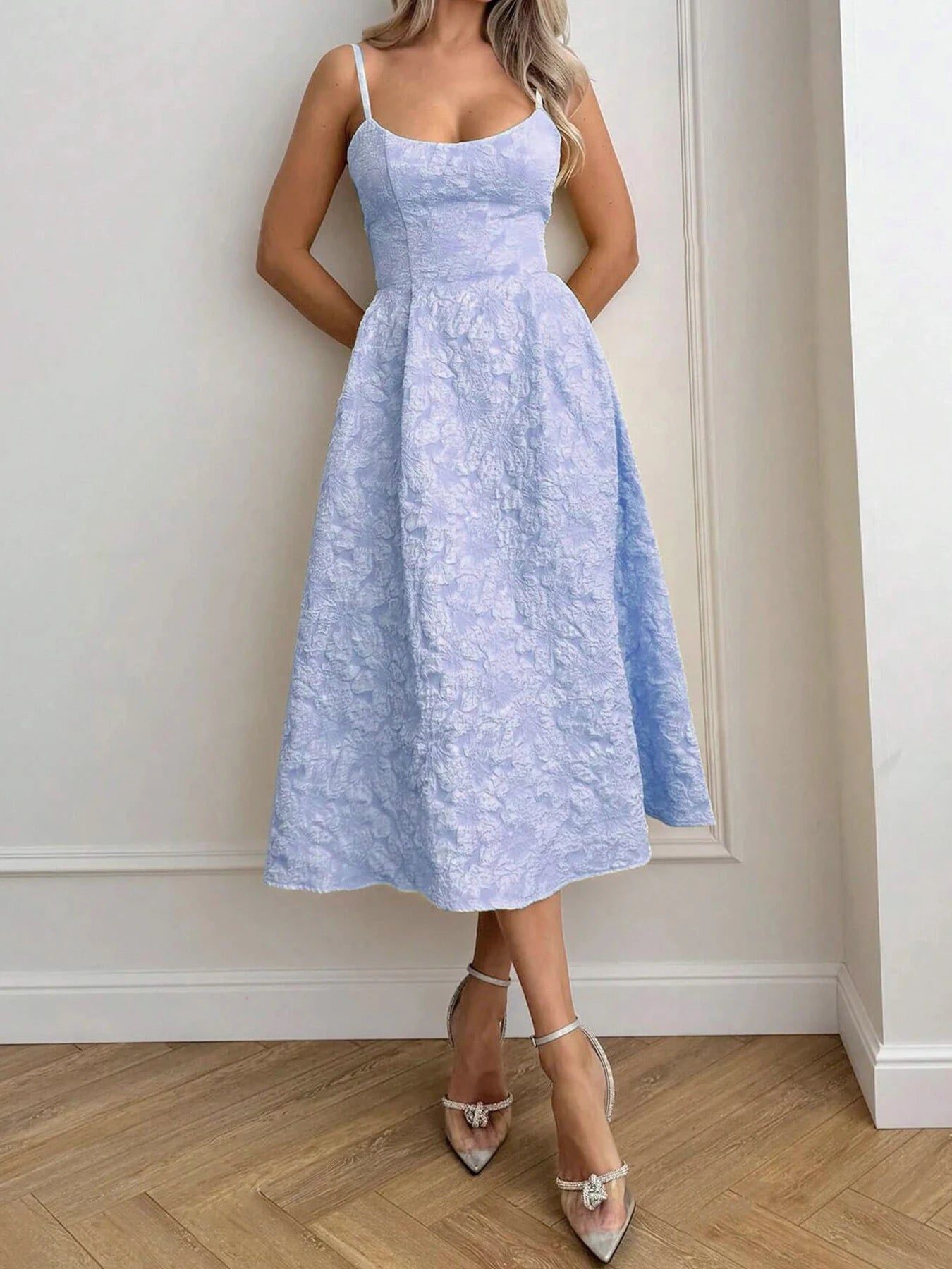 Das "Solis" rückenfreie Maxikleid – Elegantes A-Linien-Sommerkleid mit Rundhalsausschnitt – Ärmelloses Trägerkleid