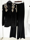 Schwarzer Designer-Anzug für Damen – Blazer mit Perlen- und Diamantbesatz am Stehkragen und weite Hose