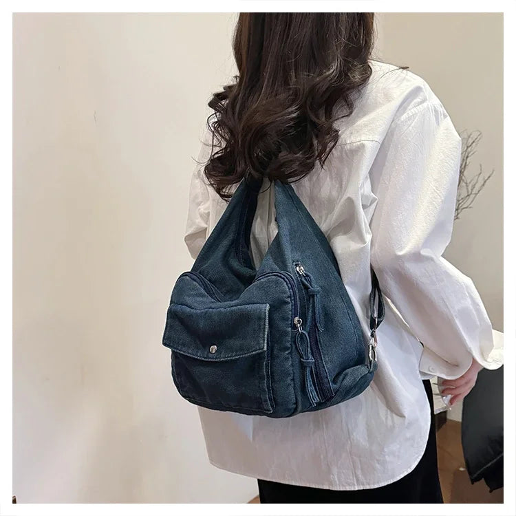 Die trendige Indigo-Edge Denim-Umhängetasche