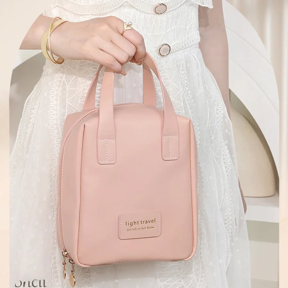 Die Reisetasche „Elite-Carryall“: High-End-Schmink-Organizer