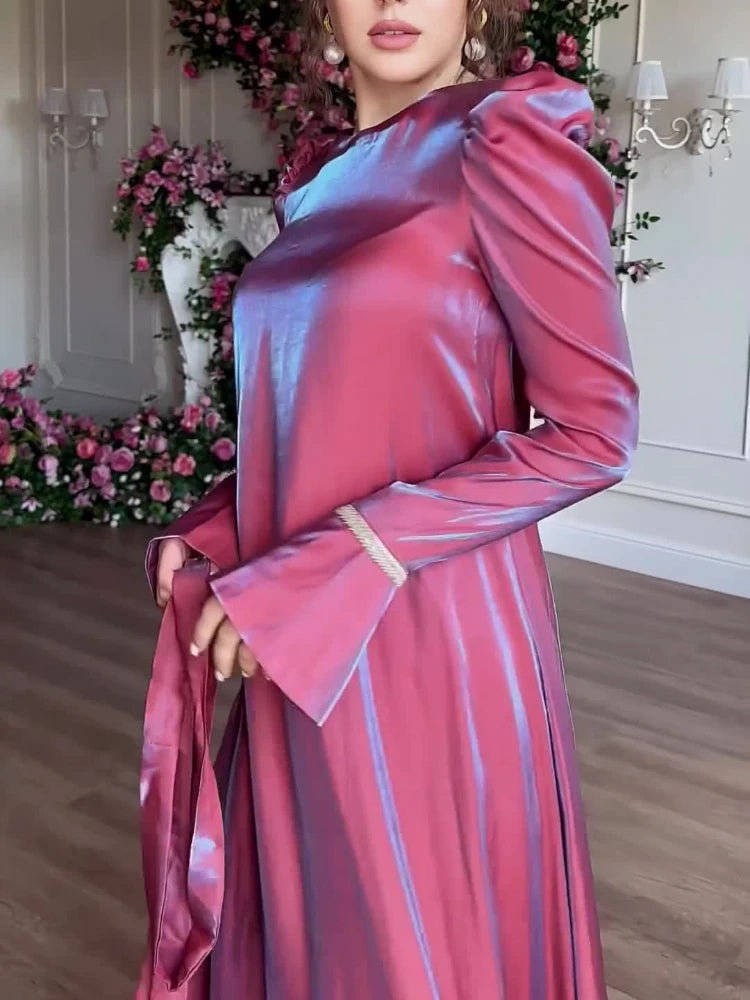 Die „Rose-Lustre“ Silky Abaya: Atemberaubender rosa marokkanischer Kaftan mit Glanzeffekt und Schnürung an der Taille