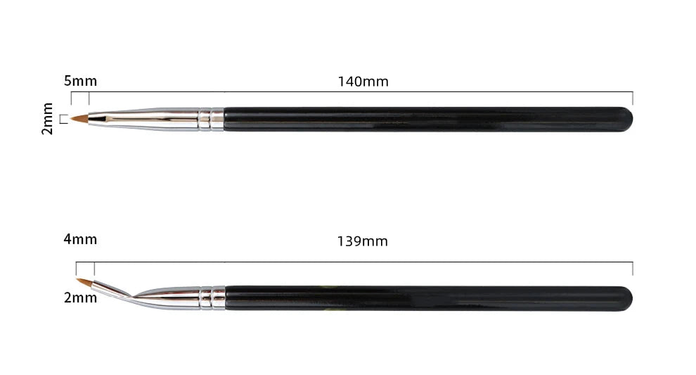 Der „Winkelblick“ Präzisionspinsel: Eyeliner-Werkzeug mit gebogenem Kopf