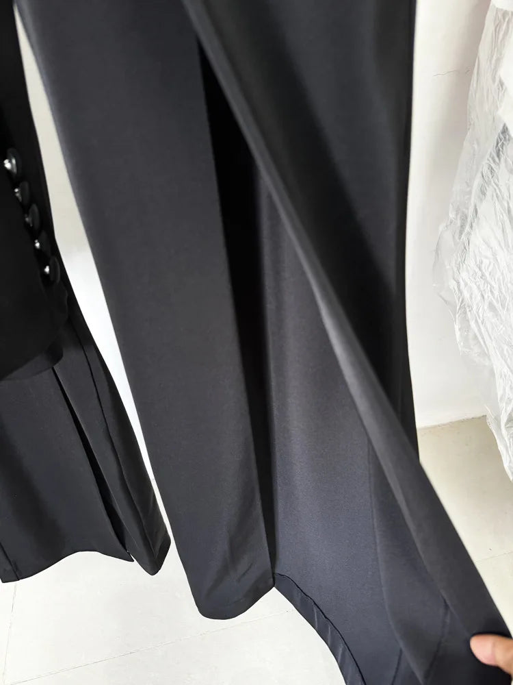 Schwarzer Designer-Anzug für Damen – Blazer mit Perlen- und Diamantbesatz am Stehkragen und weite Hose