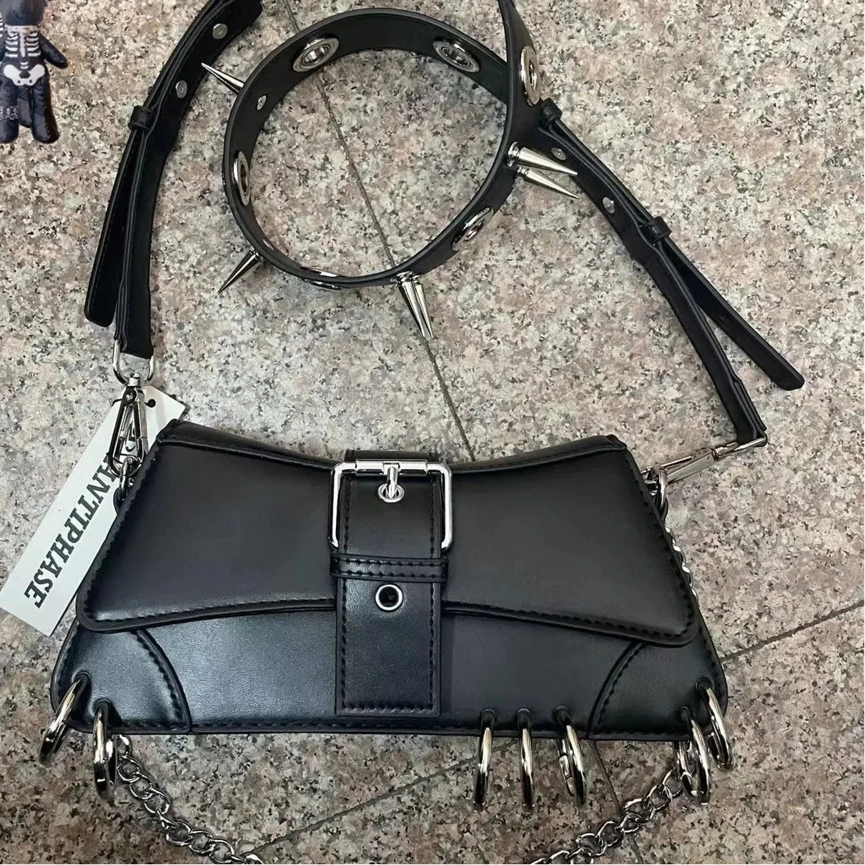 Die Shadow-Vault Silhouette Gothic Nieten Biker-Tasche