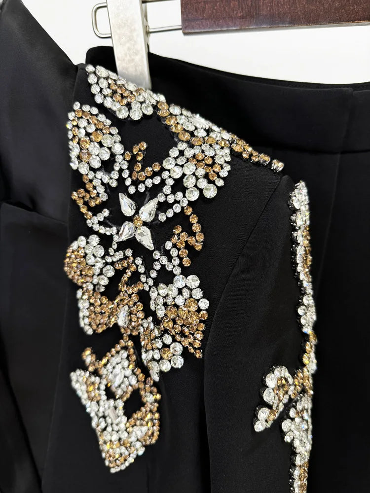 Schwarzer Designer-Anzug für Damen – Blazer mit Perlen- und Diamantbesatz am Stehkragen und weite Hose
