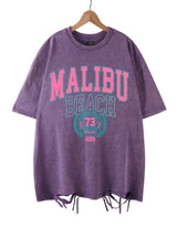 Das Malibu Retro T-Shirt: Sun-Washed Baumwoll-Grafik-T-Shirt mit Vintage-Schriftzug