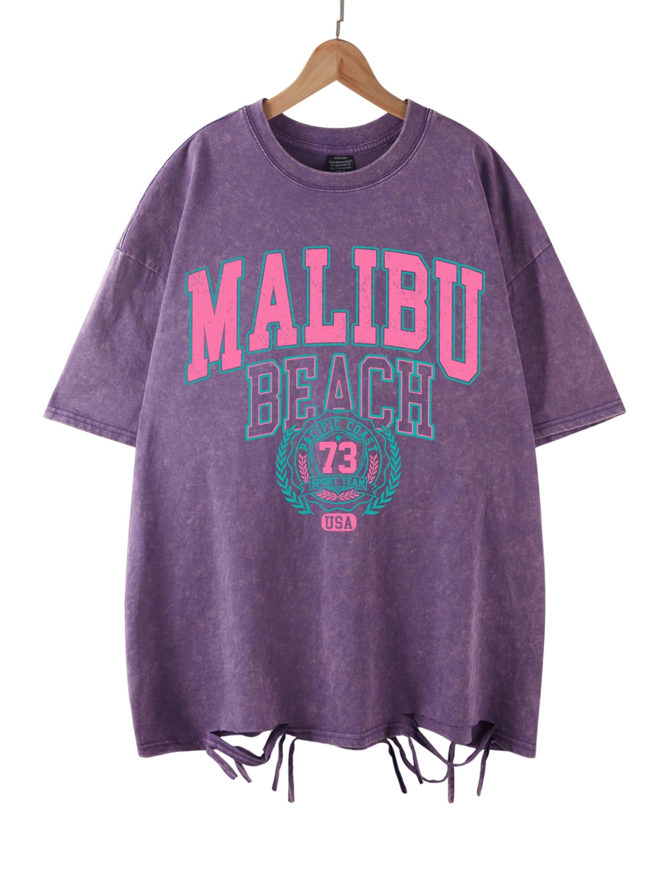 Das Malibu Retro T-Shirt: Sun-Washed Baumwoll-Grafik-T-Shirt mit Vintage-Schriftzug