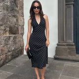Elegantes langes Damenkleid mit Polka Dots und Neckholder – sexy, trägerloses, rückenfreies Schnürkleid
