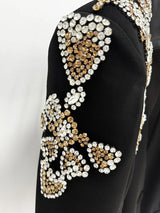 Schwarzer Designer-Anzug für Damen – Blazer mit Perlen- und Diamantbesatz am Stehkragen und weite Hose