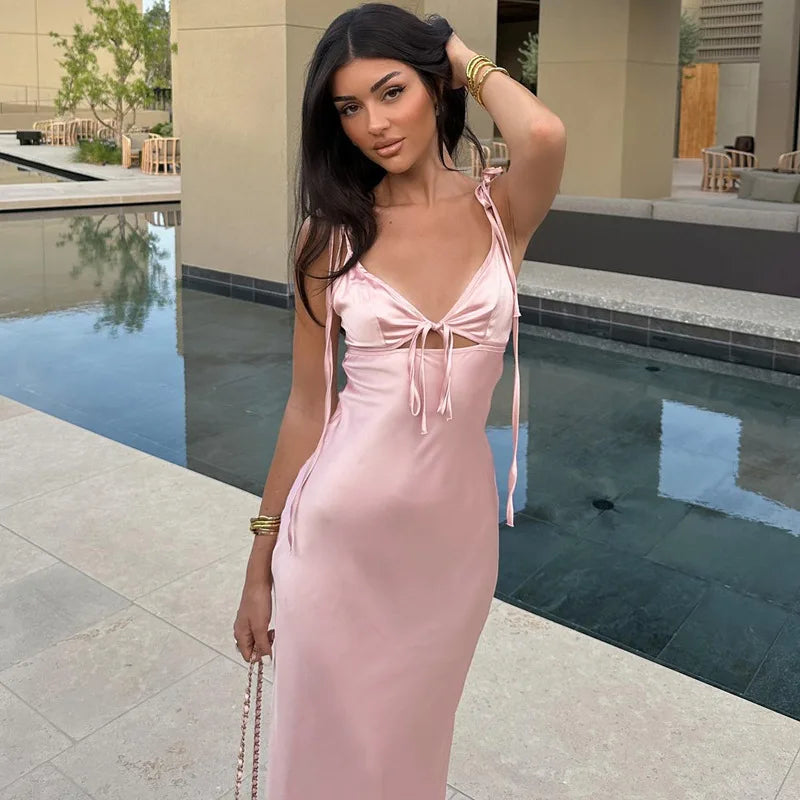 Rosa Maxikleid mit V-Ausschnitt, Cut-Out und Schnürung – Sexy Strandkleid für Damen mit Spaghettiträgern