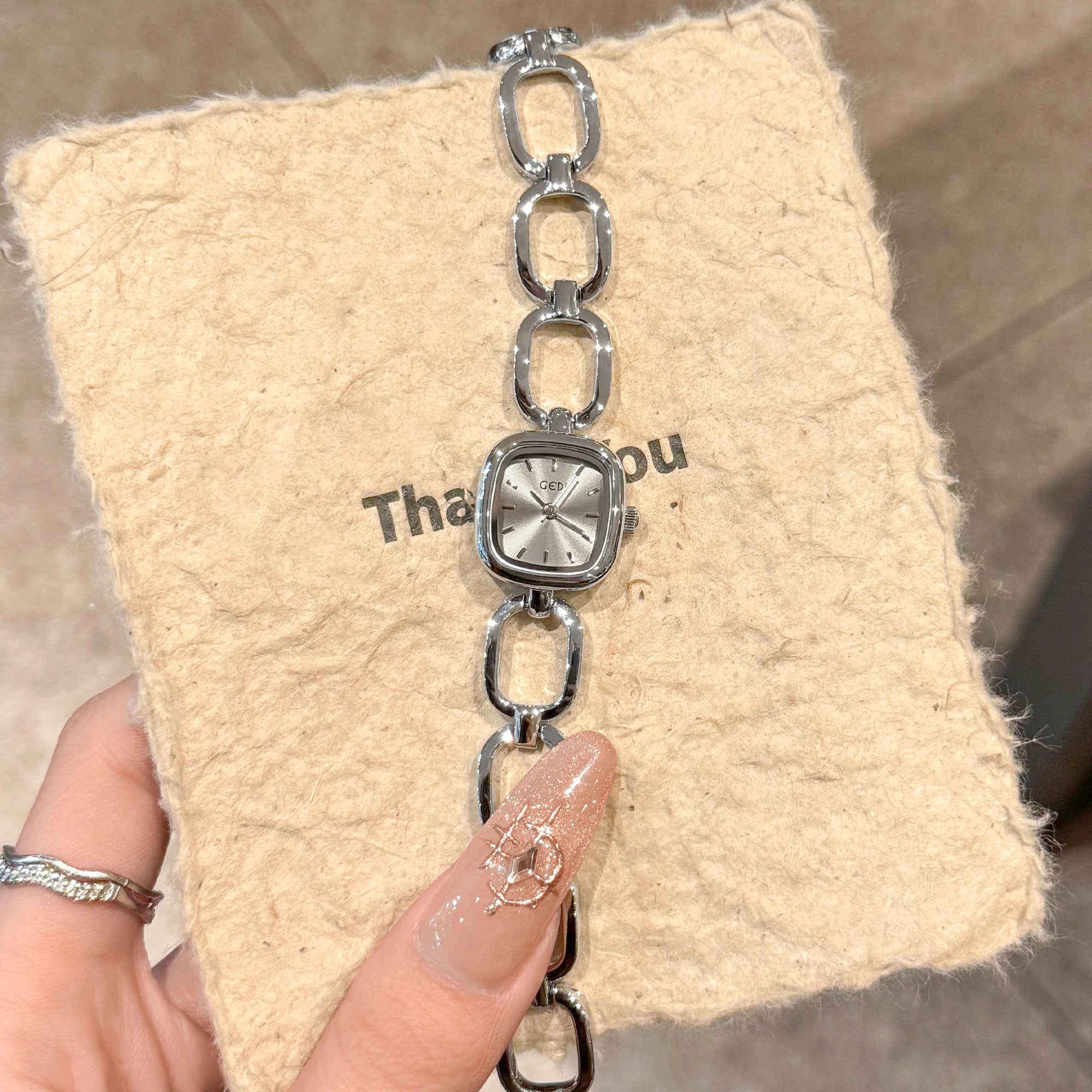 Die Ätherische Quadrat: Neue Luxus-Skelett-Armbanduhr – Exquisite Quarzuhr mit hohlen Gliedern