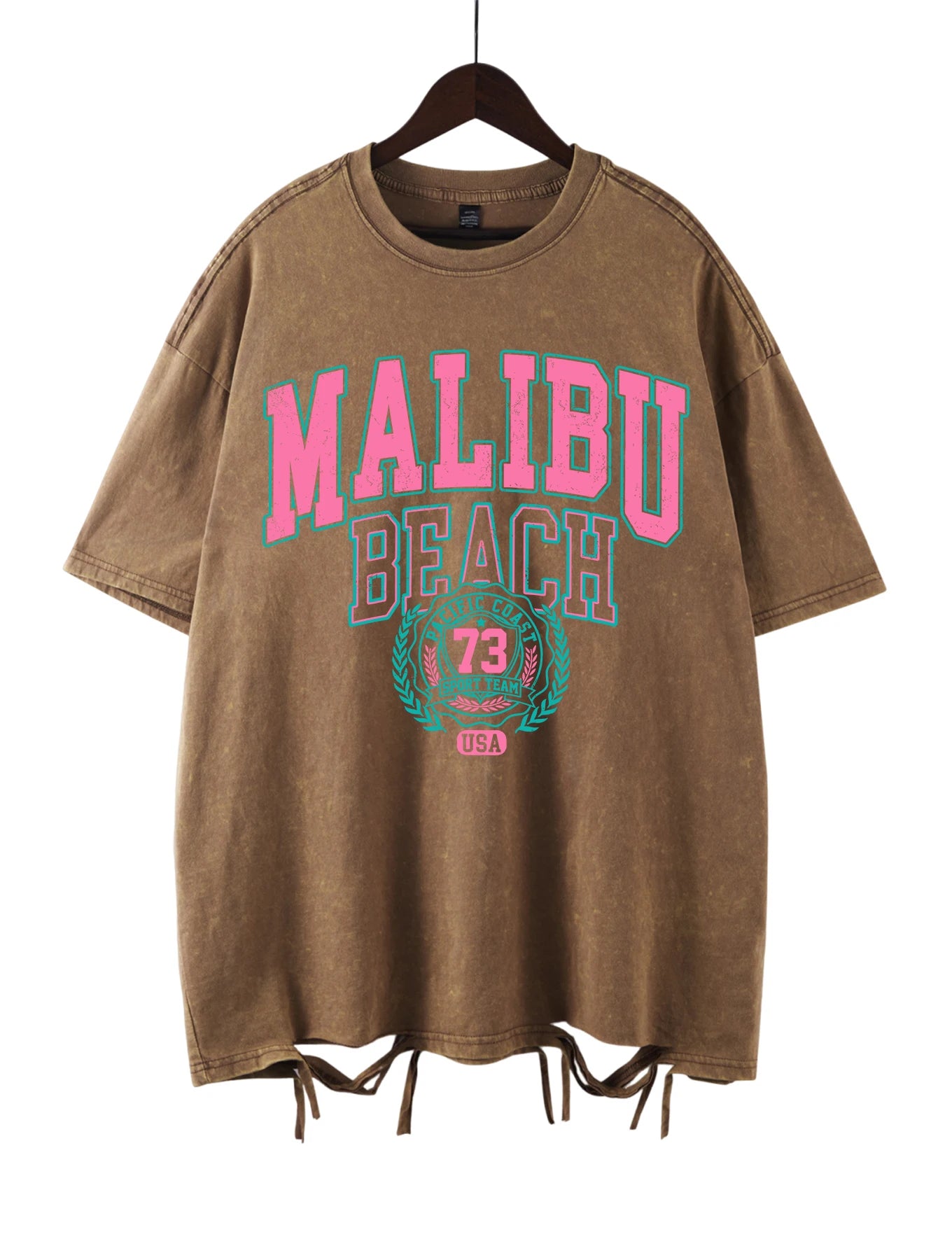 Das Malibu Retro T-Shirt: Sun-Washed Baumwoll-Grafik-T-Shirt mit Vintage-Schriftzug