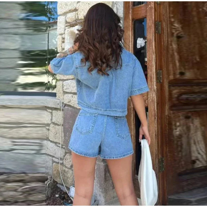 Damen 2-teiliges Denim-Set – Schmal geschnittenes V-Ausschnitt Crop Top & High-Waist Shorts