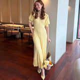 Damen Strickkleid mit Puffärmeln – Elegantes V-Ausschnitt Einreiher Midikleid