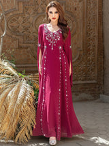 Das Abendkleid „Crimson Radiance“ – Diamant-V-Ausschnitt aus Chiffon – Luxuriöse marokkanische Djellaba