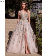 Weißes Hochzeitskleid mit floraler Stickerei | Elegantes Abendkleid für Damen
