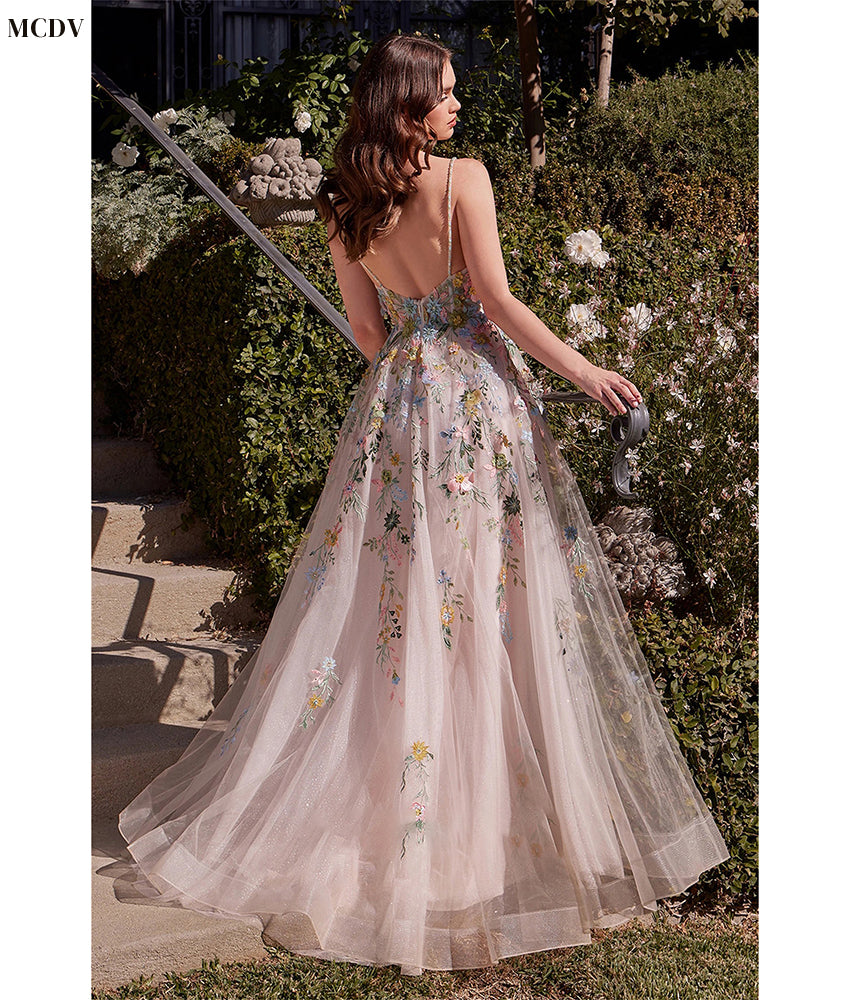 Weißes Hochzeitskleid mit floraler Stickerei | Elegantes Abendkleid für Damen