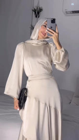 Exklusives Heritage-Kleid mit unregelmäßigem Saum | Raffinierte asymmetrische Abaya-Silhouette