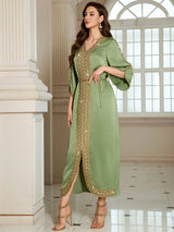 Das "Emerald Lace" Kleid – Signature Diamant- und Perlenbesetzter langer Umhang – Luxus Marokko Party Kaftan