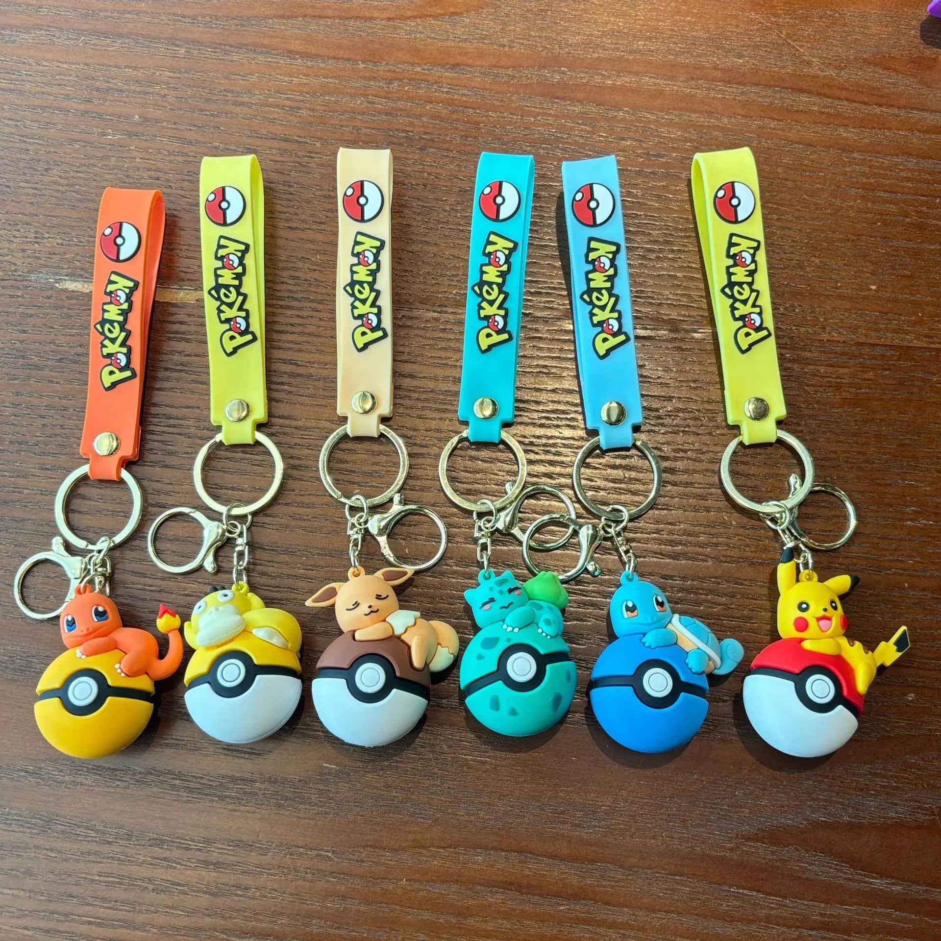 Pokémon Pokéball Schlüsselanhänger-Set mit Figuren – Pikachu, Evoli & Glumanda Schlüsselanhänger