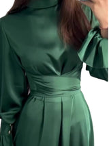 Premium-Satin-Heritage-Kleid – Abaya-Silhouette mit eleganten ausgestellten Ärmeln