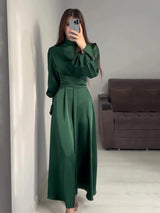Premium-Satin-Heritage-Kleid – Abaya-Silhouette mit eleganten ausgestellten Ärmeln