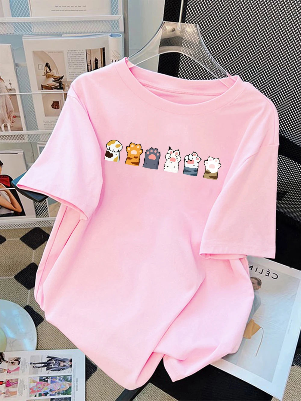 Buntes Katzenpfoten-T-Shirt aus Baumwolle | Süßes Tierdruck-T-Shirt für Damen