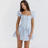 Das "Azure Dream" Mini: Ein romantisches A-Linien-Korsettkleid mit geformter Schnürung und eckigem Ausschnitt