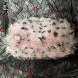 Die rosafarbene Plüschhandtasche mit Blush-Leopard-Silhouette