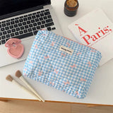 Die gesteppte Tragetasche "Coquette-Charm": Süße Make-up-Tasche mit Schleifenmuster